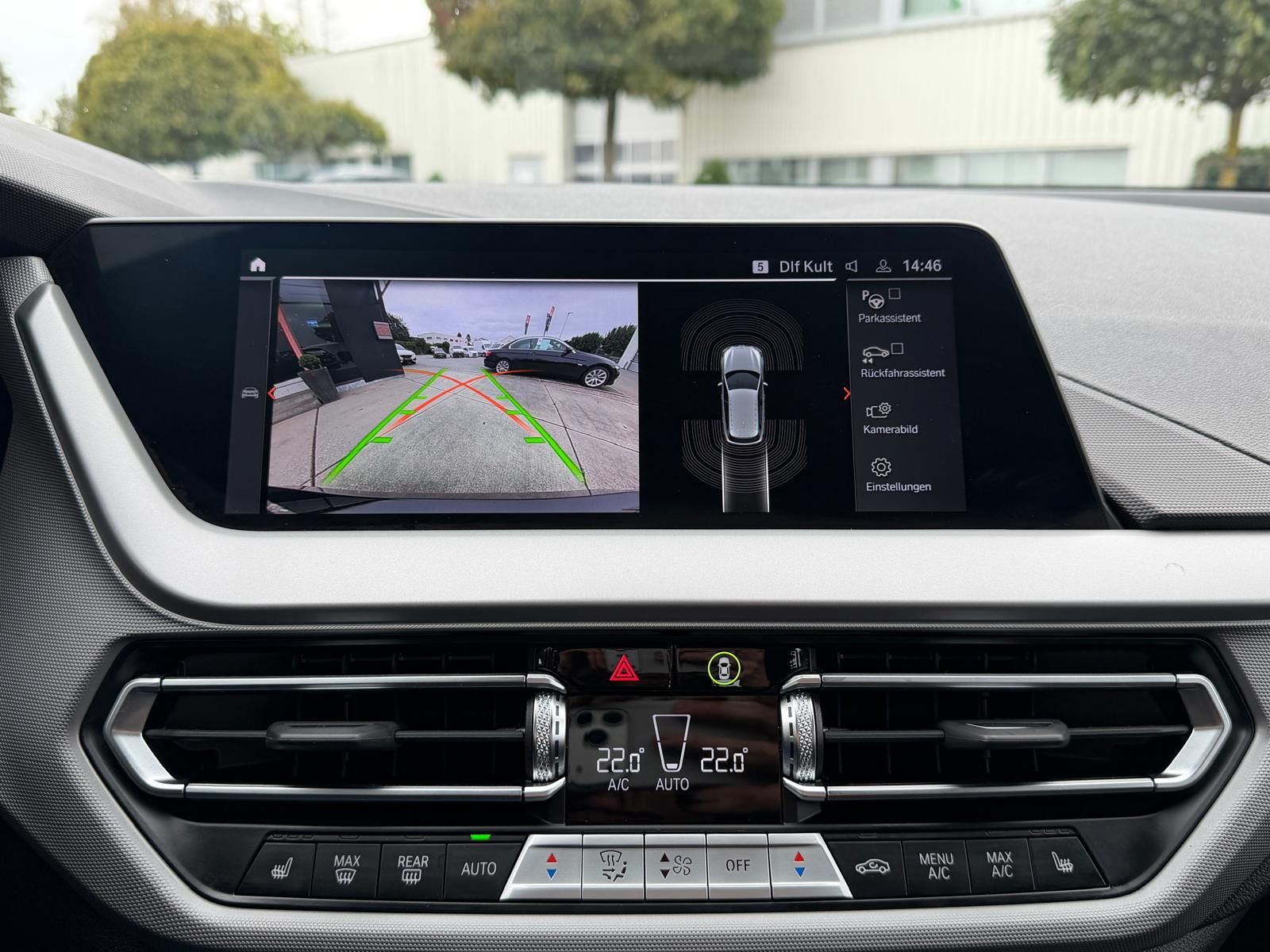 Fahrzeugabbildung BMW 118i Advantage Steptr. HUD KAM SHZ LHZ CarPlay
