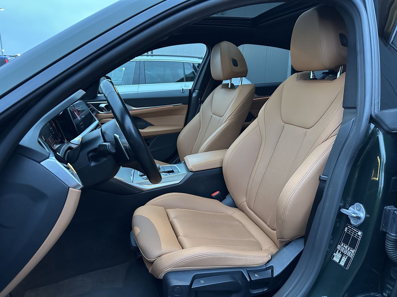 Fahrzeugabbildung BMW 420i Gran Coupé M-Sport Pro NAV+LED+GLASDACH+ACC