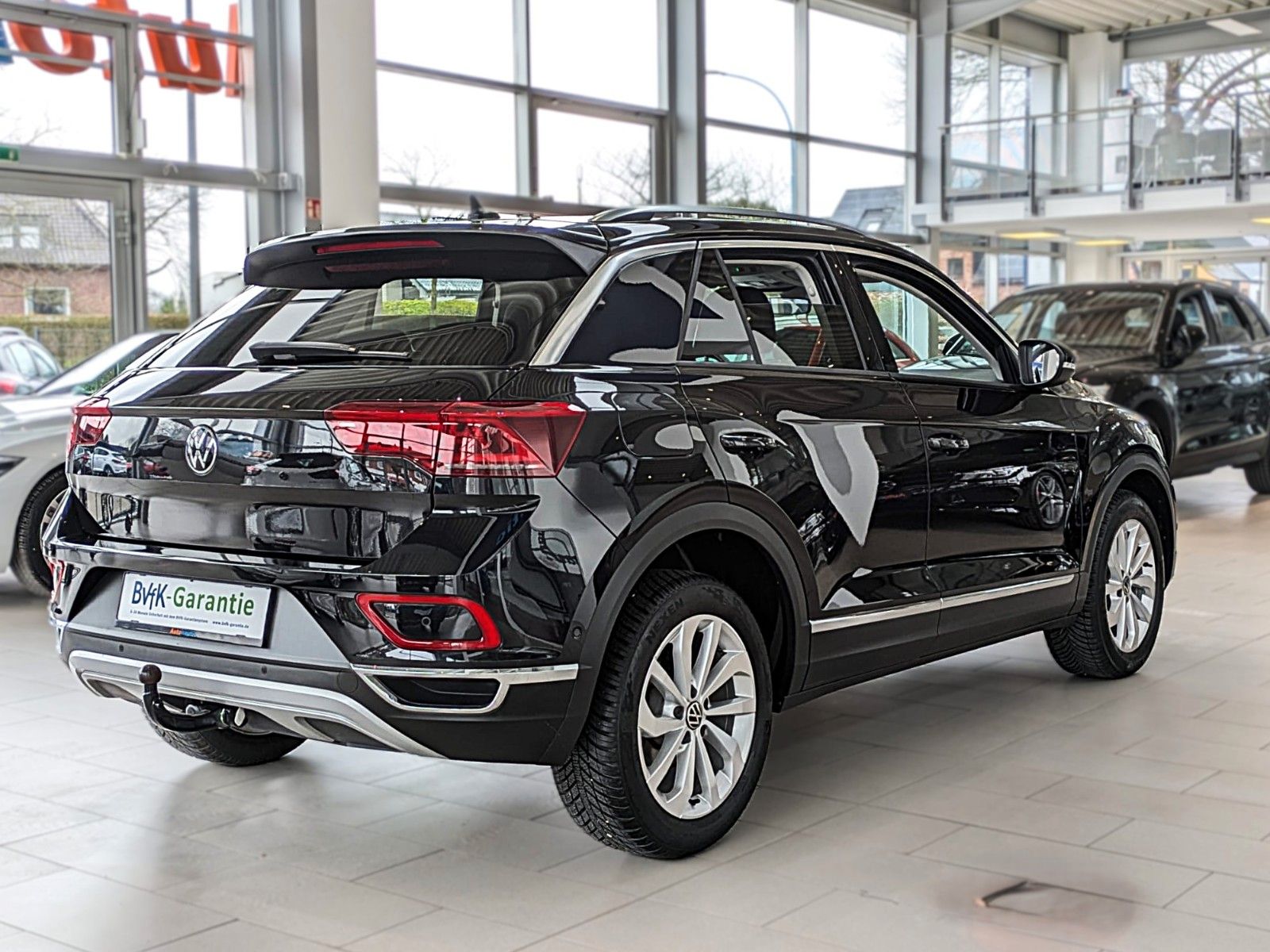 Fahrzeugabbildung Volkswagen T-Roc 2.0 TDI STYLE NAVI SHZ ACC LED CAM AHK
