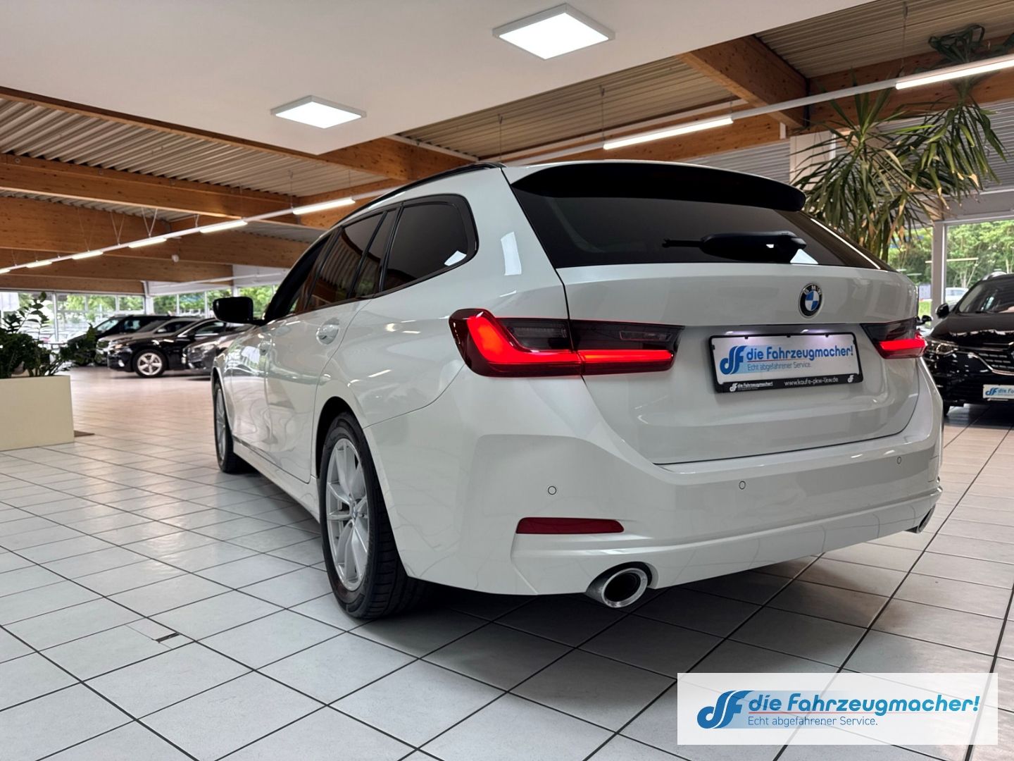 Fahrzeugabbildung BMW 320 Touring *FACELIFT*Navi Digitales Cockpit LED
