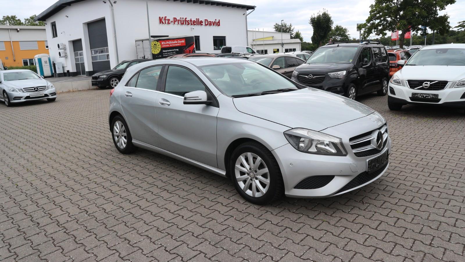 Mercedes-Benz A 180 BlueEfficiency*Automatik*AHK*Navi*