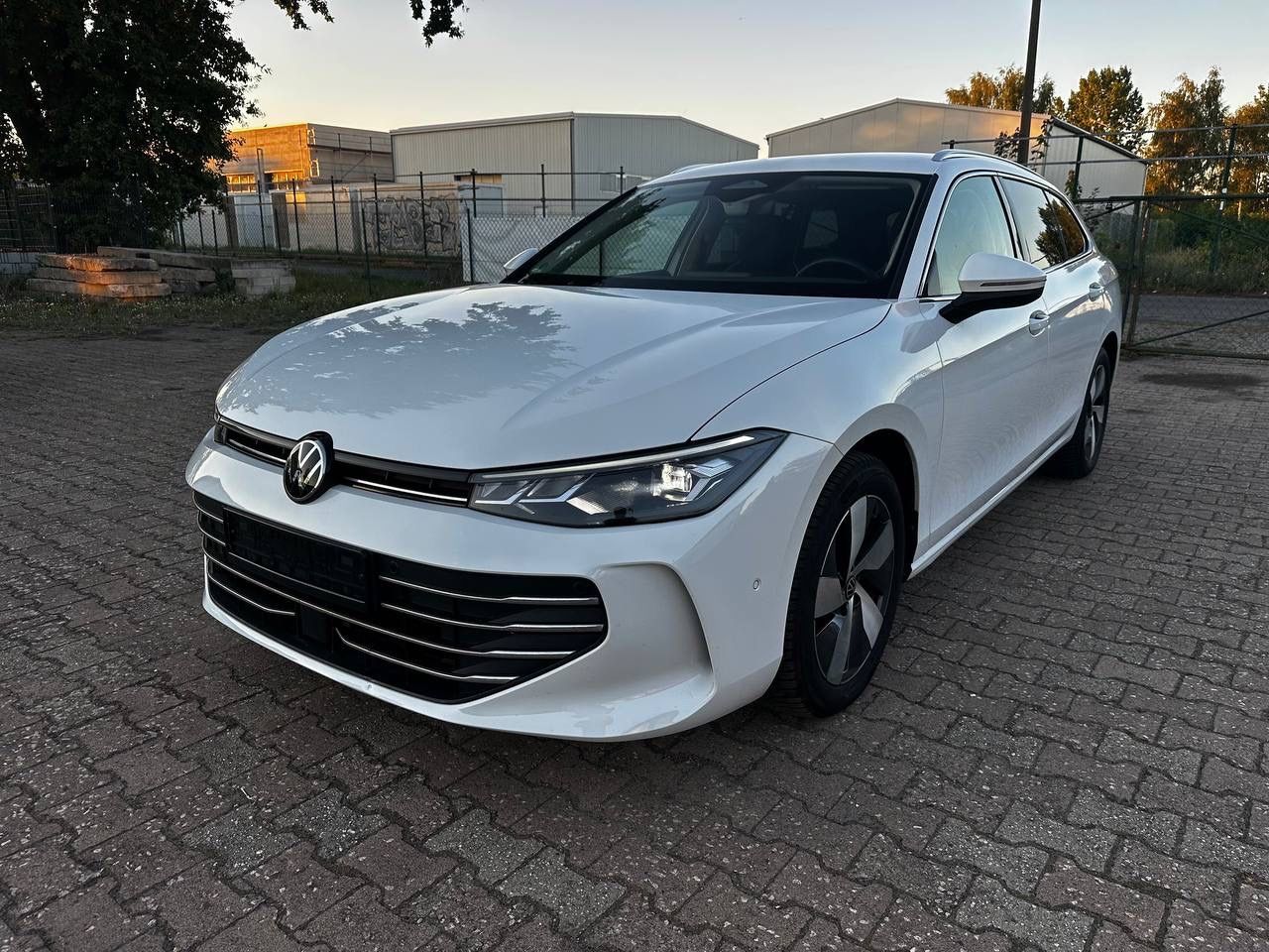 Volkswagen Passat Variant 1.5 eTSI 110 kW Business LED KAM