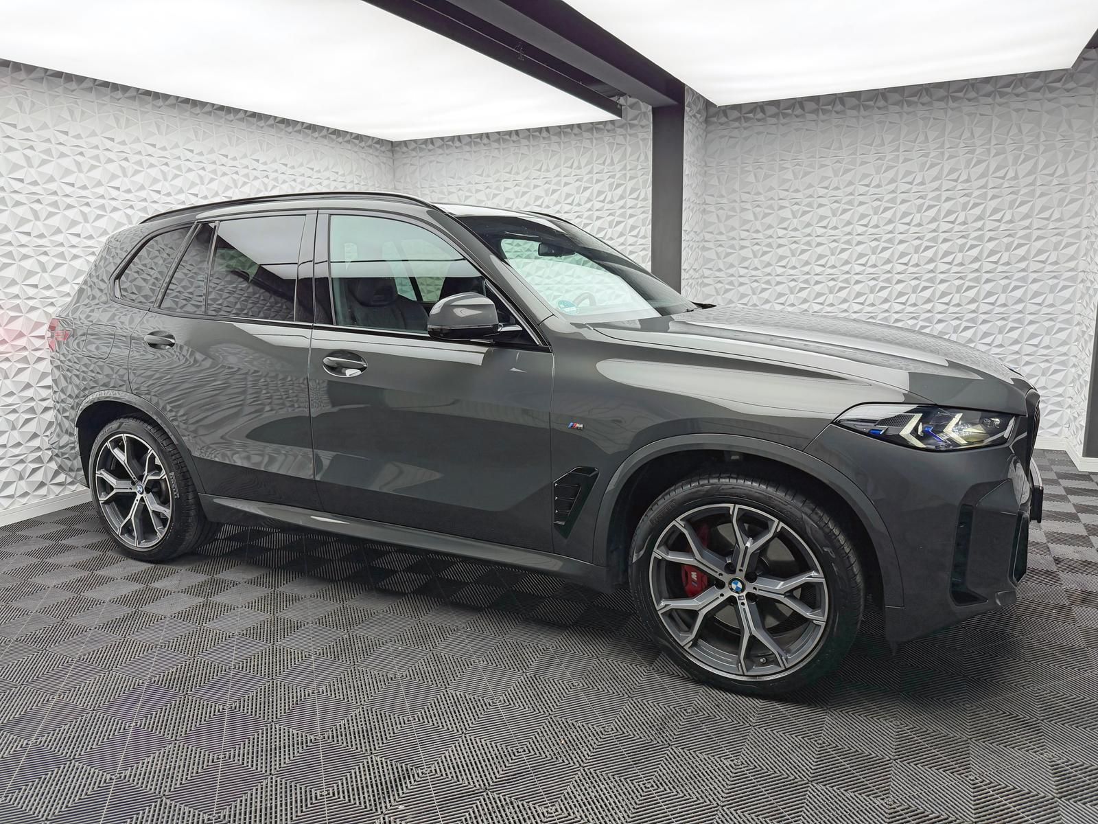 Fahrzeugabbildung BMW X5 40d XDRIVE/M-PAKET/ACC/H&K/AHK/LED/CARBON/HUD