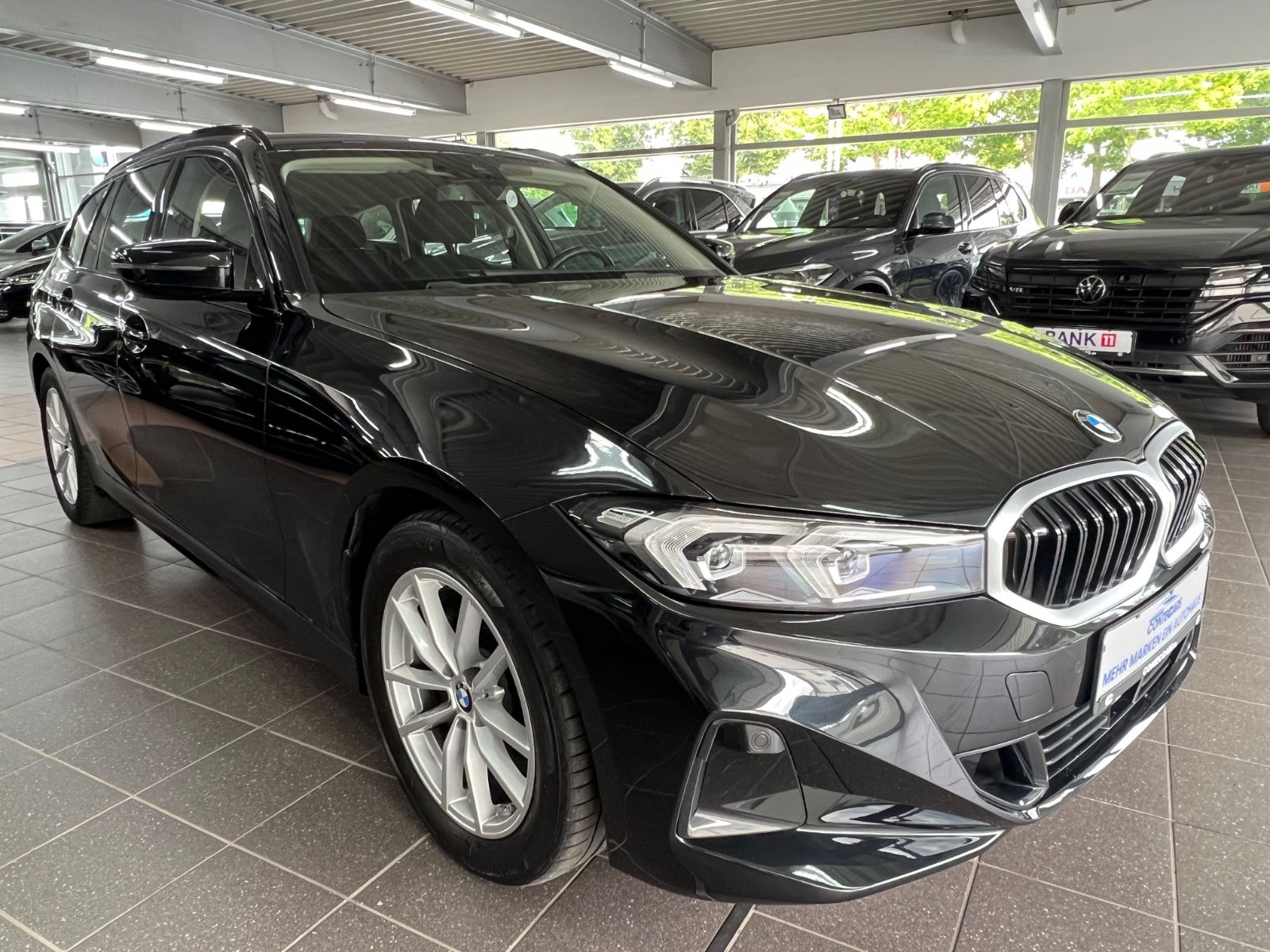 BMW 318d Touring Facelift+Keyless+Hifi+KurvenDISPLAY foto 2