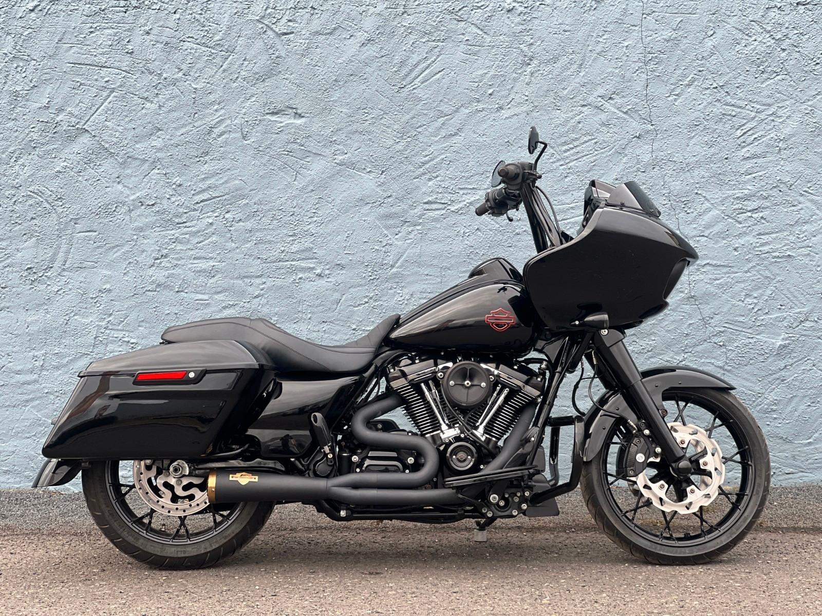 Harley-Davidson FLTRX ROAD GLIDE 114  MIT ZARD AUSPUFF