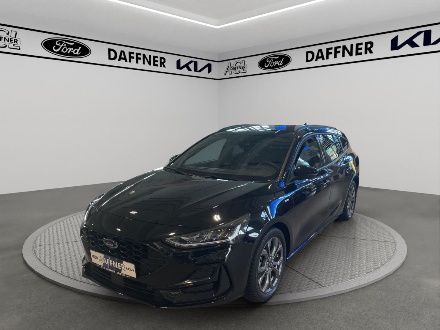Fahrzeugabbildung Ford Focus Turnier ST-Line X AHK, WINTERPAKET