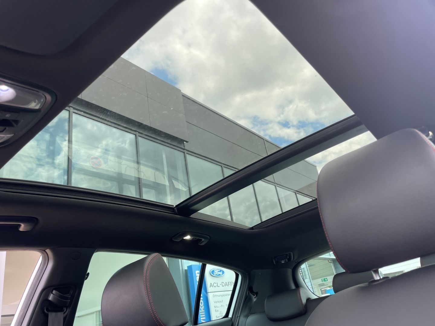 Fahrzeugabbildung Kia Sportage GT Line LED Schiebedach Kamera Volllede