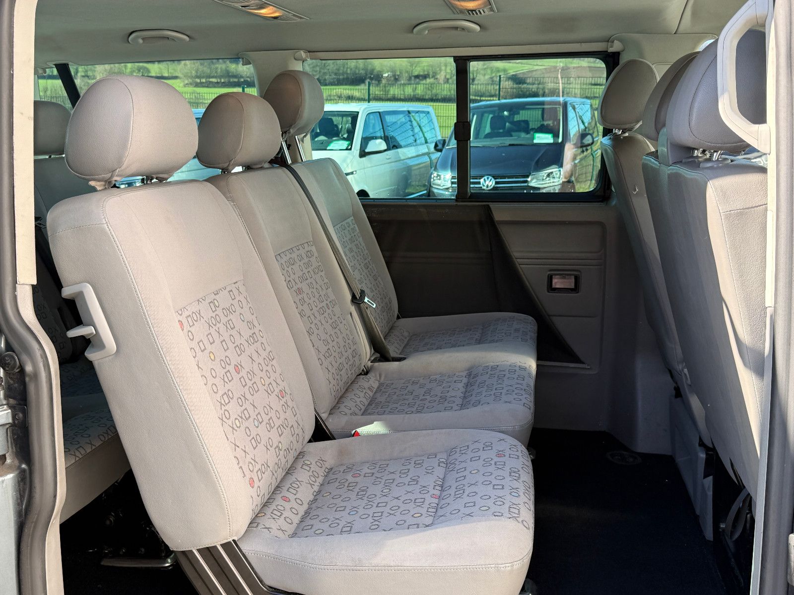 Fahrzeugabbildung Volkswagen T5 Caravelle Trendline 1.9 Tdi 9-Sitzer Klima