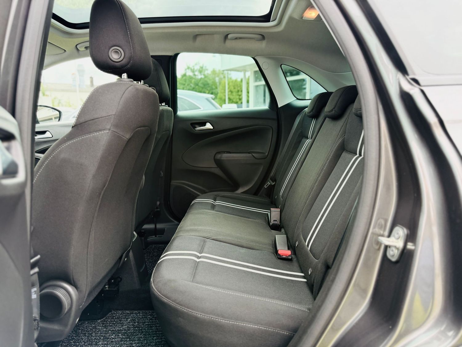Fahrzeugabbildung Opel Crossland X 1,2 T ELEG., Navi, Panod, LED, RFK,