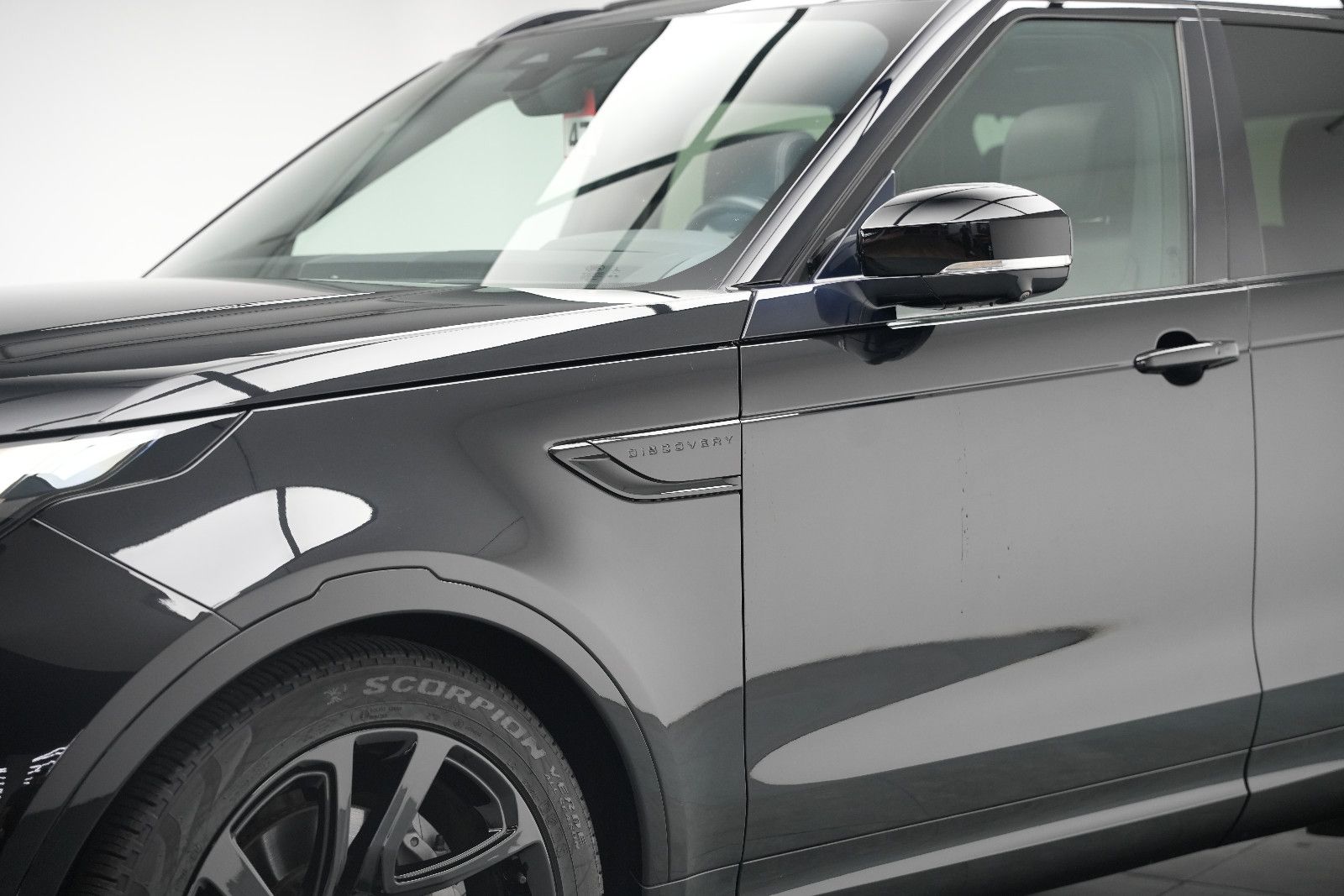 Fahrzeugabbildung Land Rover Discovery R-Dynamic AWD/7-SITZER/360'°Cam/AHK