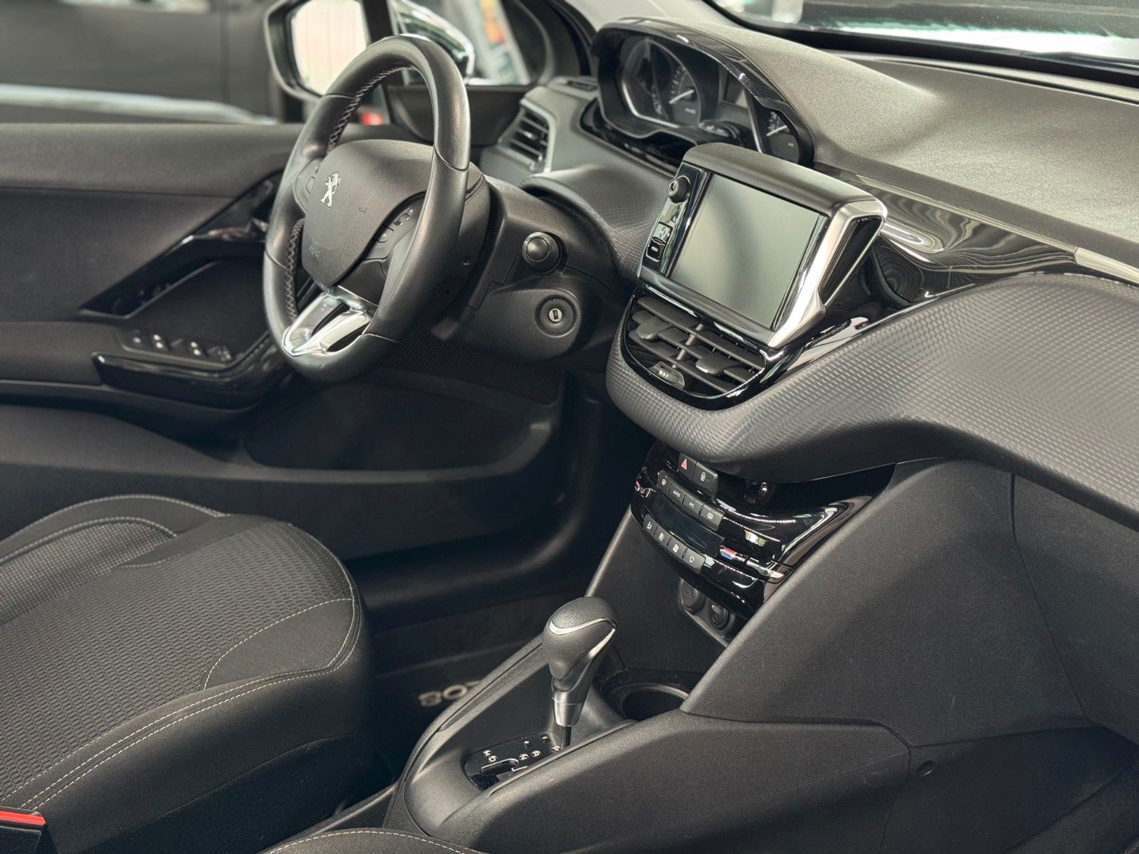 Fahrzeugabbildung Peugeot 208 1.2 110 Allure "Automatik GJR Sitzheizung"
