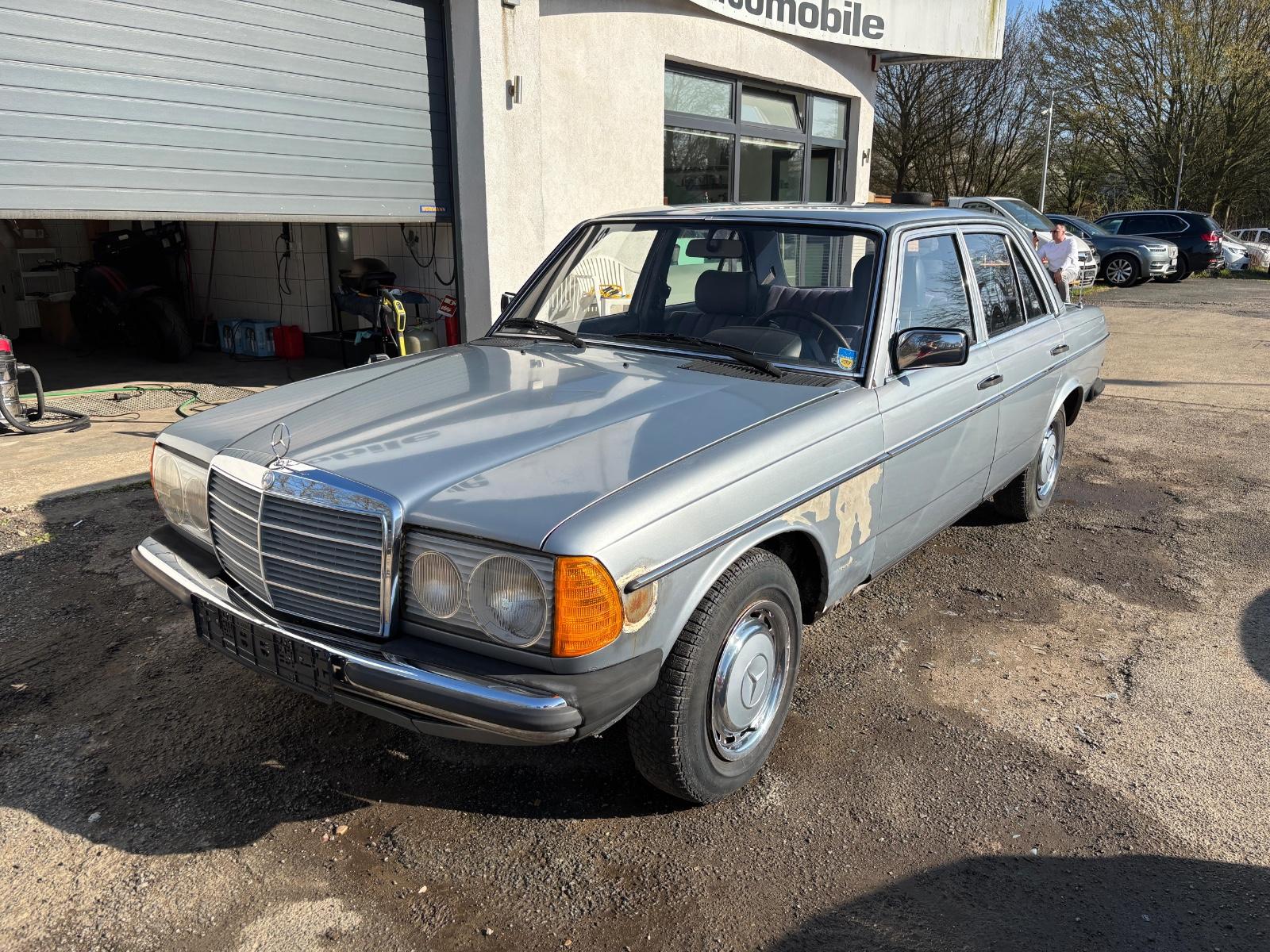 Mercedes-Benz 200 123 *Automatik*1.Hand*