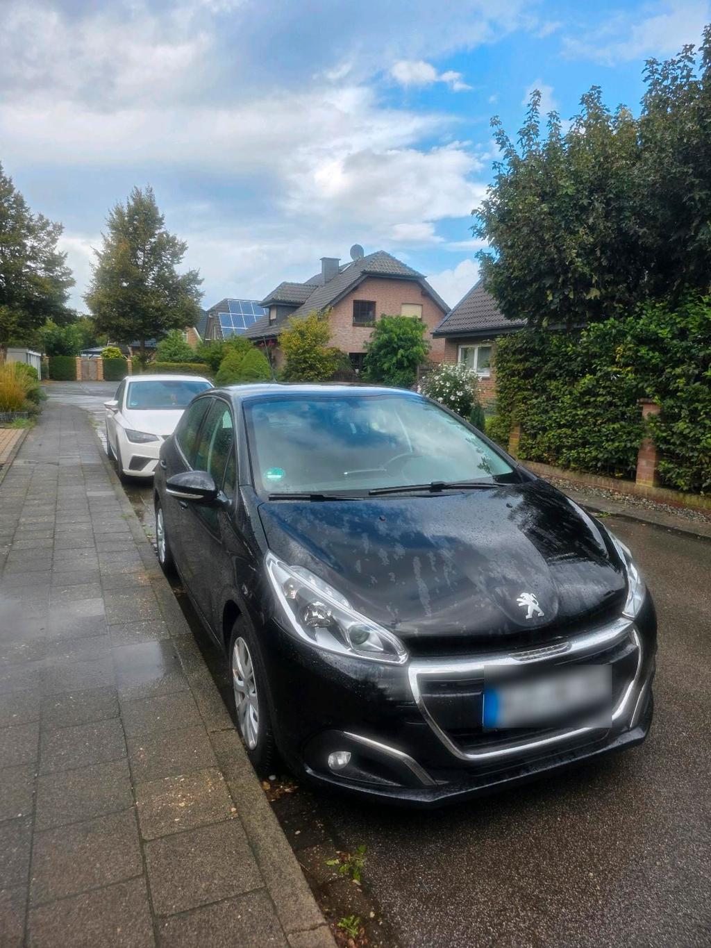 Peugeot  EZ 12.2017.     Neue Reifen. Zahn...