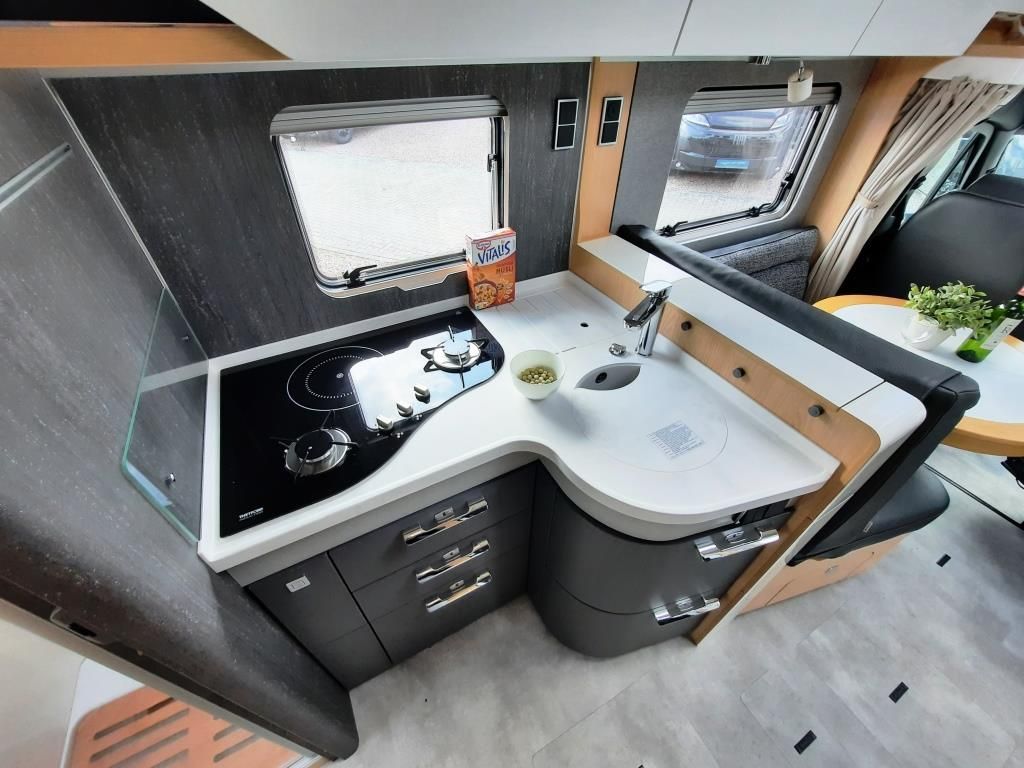 Fahrzeug Übersicht 13 Fahrzeugabbildung HYMER / ERIBA / HYMERCAR B-Klasse ML T 780 BlackLine Verfüg./Sparen Sie 1