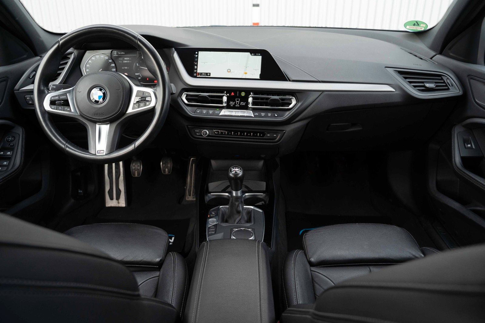 Fahrzeugabbildung BMW 118D  M SPORT LED M-SITZ NAVI ALLW SHADOW AHK