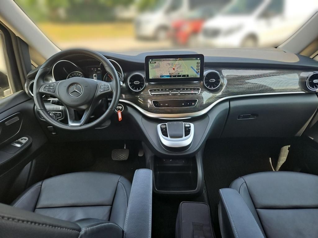 Fahrzeugabbildung Mercedes-Benz EQV 300 AVANTGARDE lang AIRMATIC 360° LED AMG