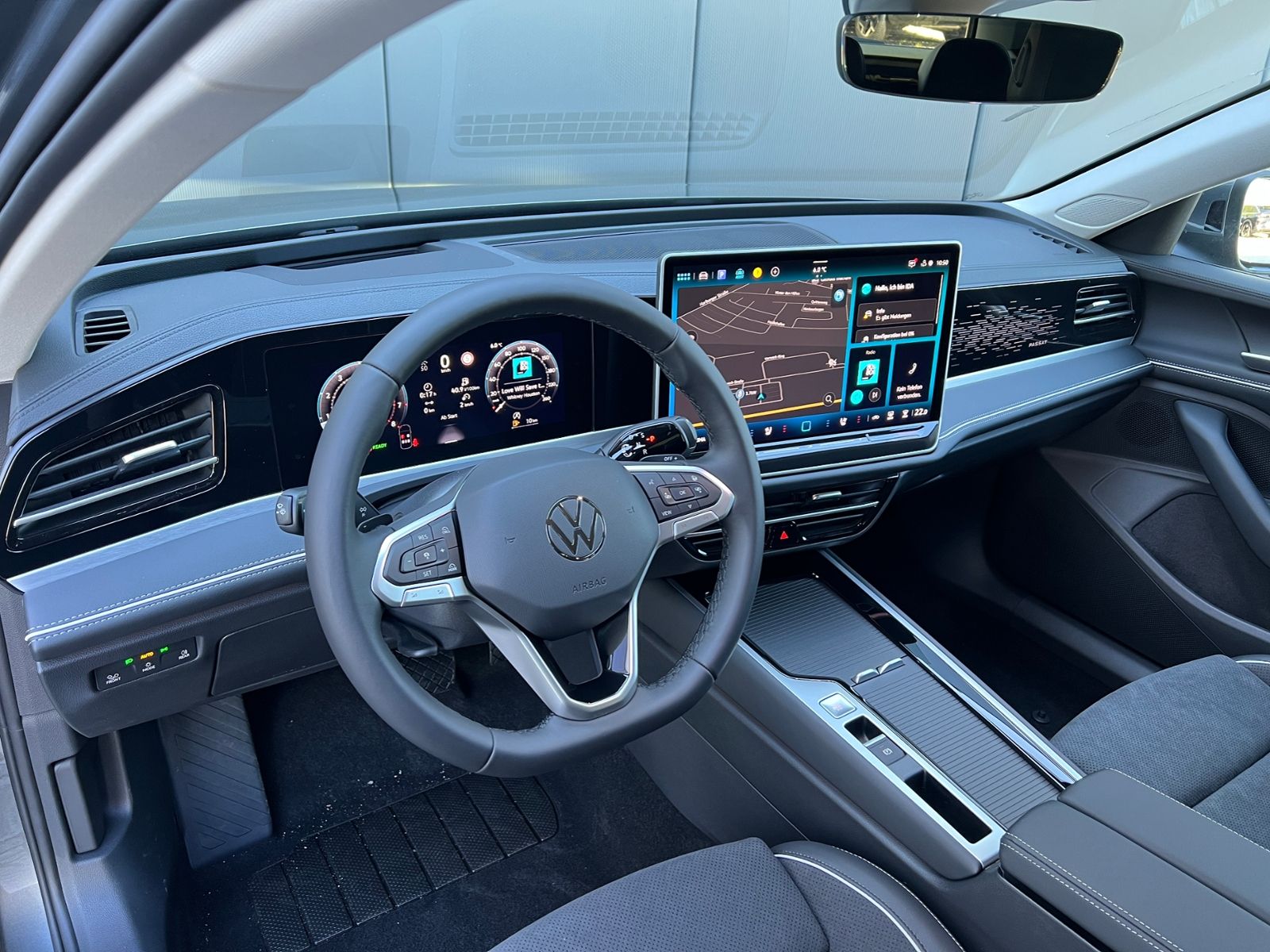 Fahrzeugabbildung Volkswagen Passat Variant Elegance 1.5 eTSI DSG *AHK, ACC,