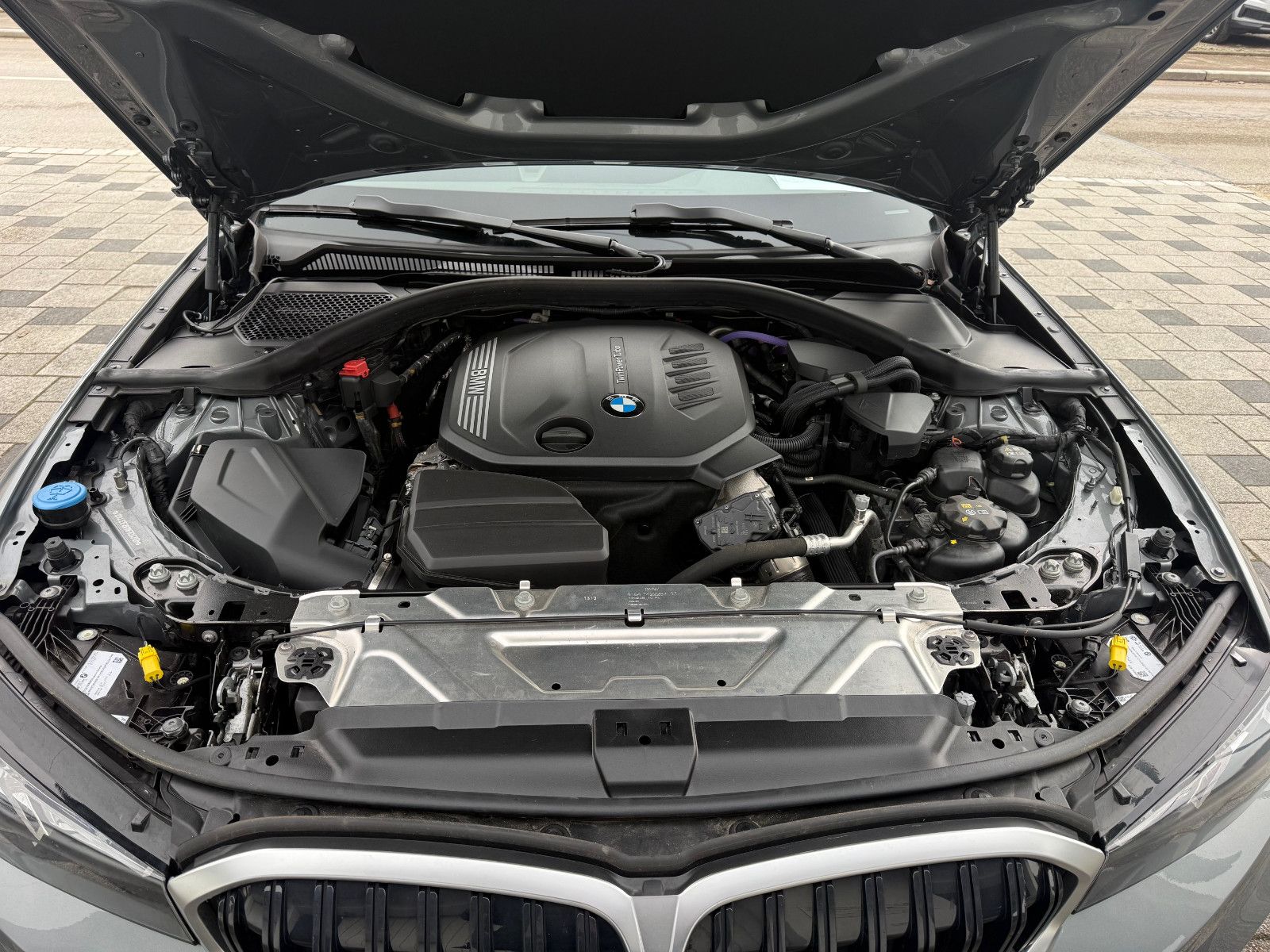 BMW 320d xDrive Touring Aut. Driv.Assistant SitzHzg foto 7