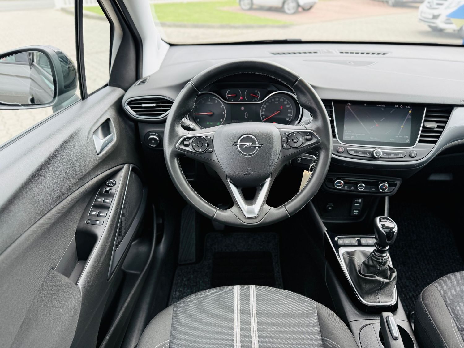 Fahrzeugabbildung Opel Crossland X 1,2 T ELEG., Navi, Panod, LED, RFK,