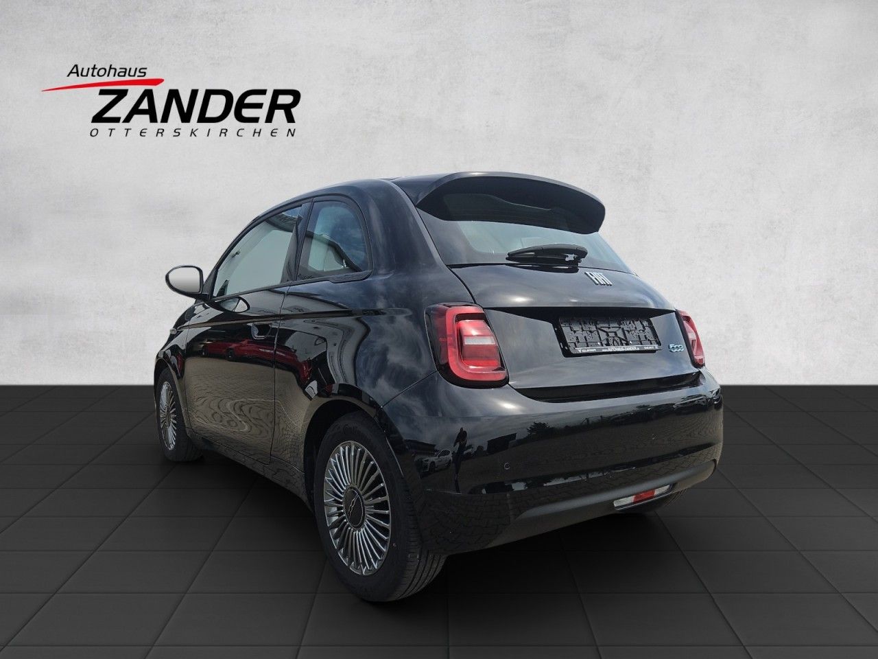 Fahrzeugabbildung Fiat 500 e Icon Navi PDC hinten Batterieprotokoll