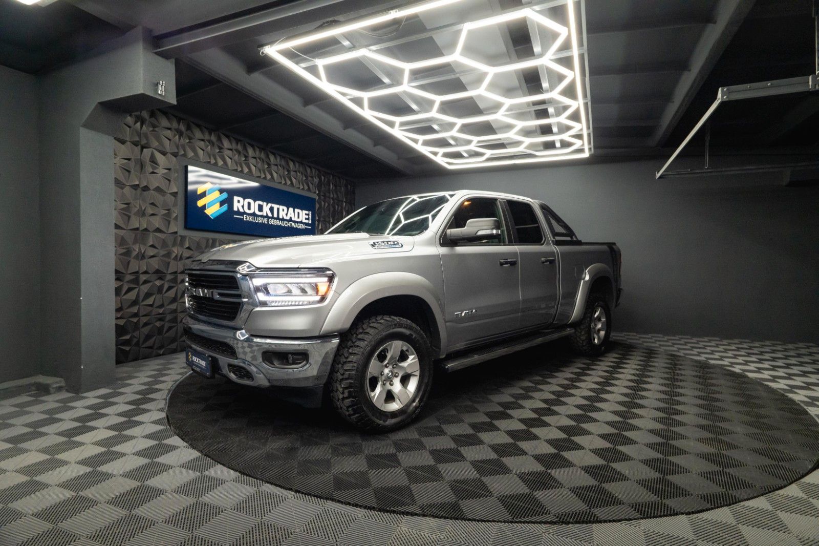 Fahrzeugabbildung Dodge RAM 5.7 V8 HEMI 4x4 OFFROAD Bodylift LONGBED LED