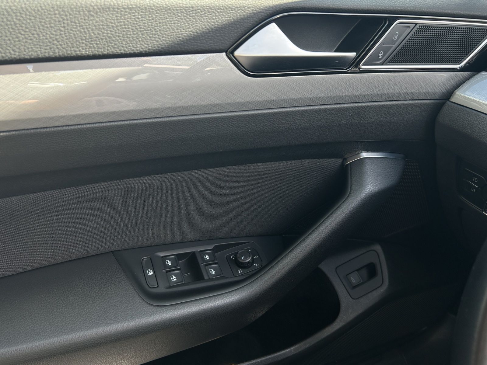 Fahrzeugabbildung Volkswagen Passat Variant TDI Business Matrix Navi ACC AID