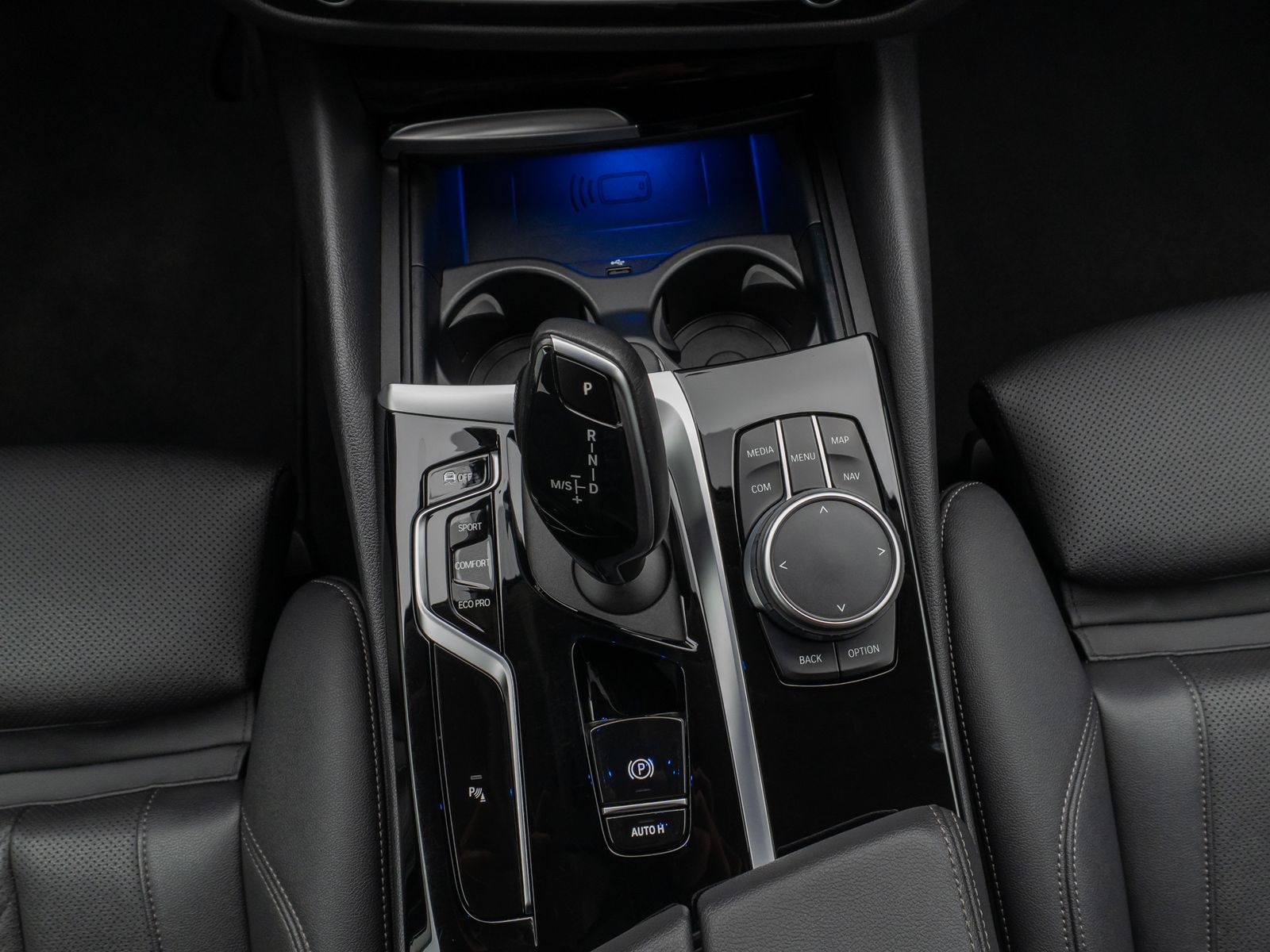 Fahrzeugabbildung BMW 520d Kamera Laser HUD DAB HiFi Stop&Go AHK Sport