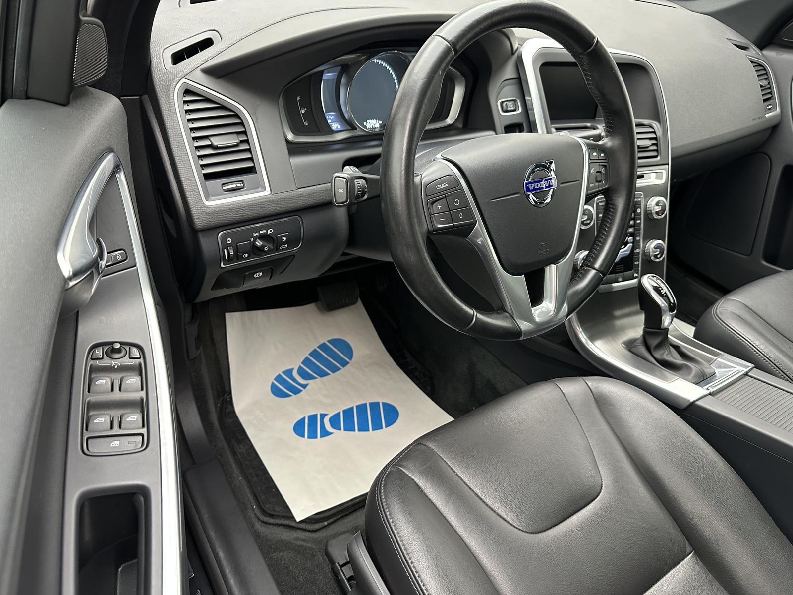 Volvo XC60 Summum 2WD "LEDER-NAVI-PANO-SITZH-PDC-ALU"