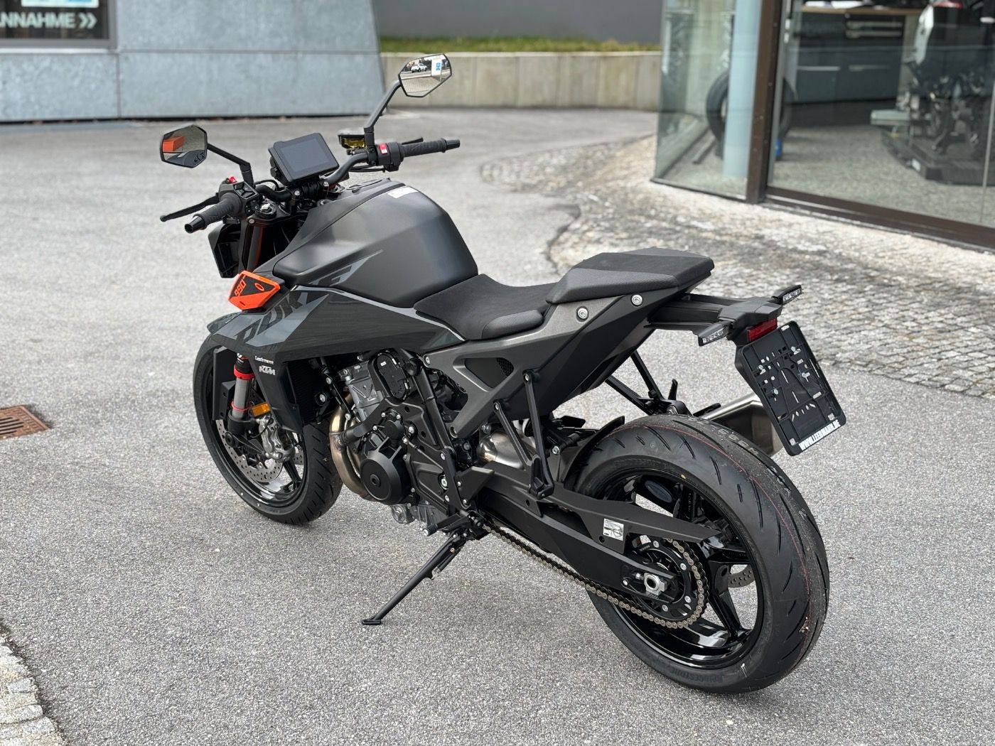 Fahrzeugabbildung KTM 990 Duke Modell 2024