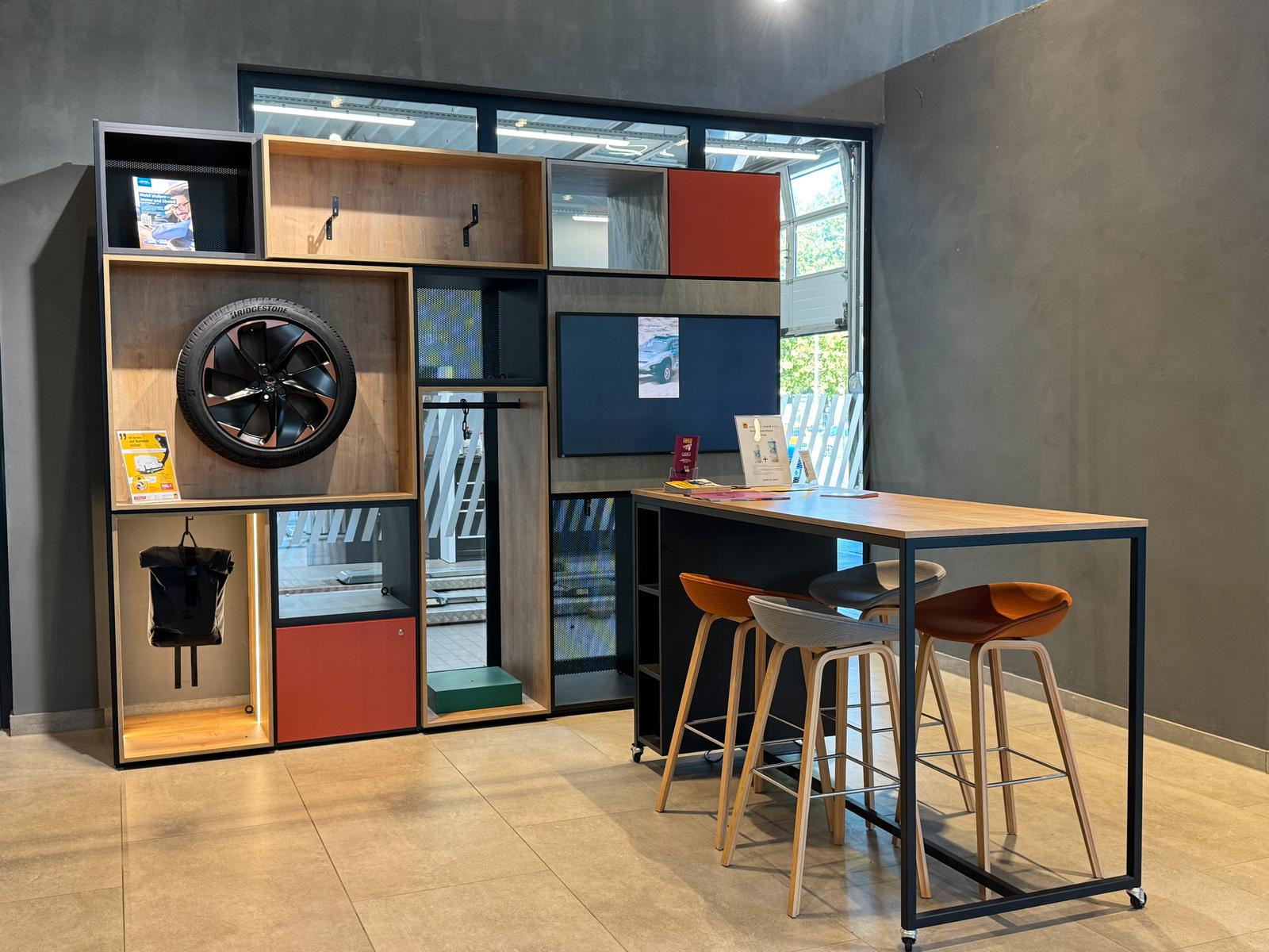 showroom-image-top