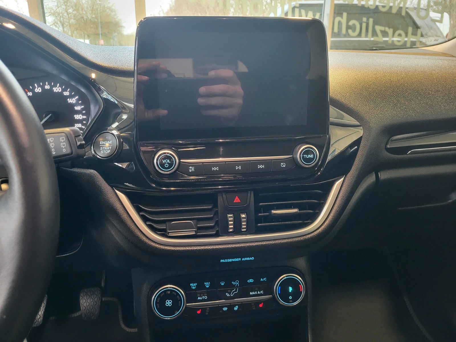 Fahrzeugabbildung Ford Fiesta Titanium/Winterpaket/Sportsitze/LED