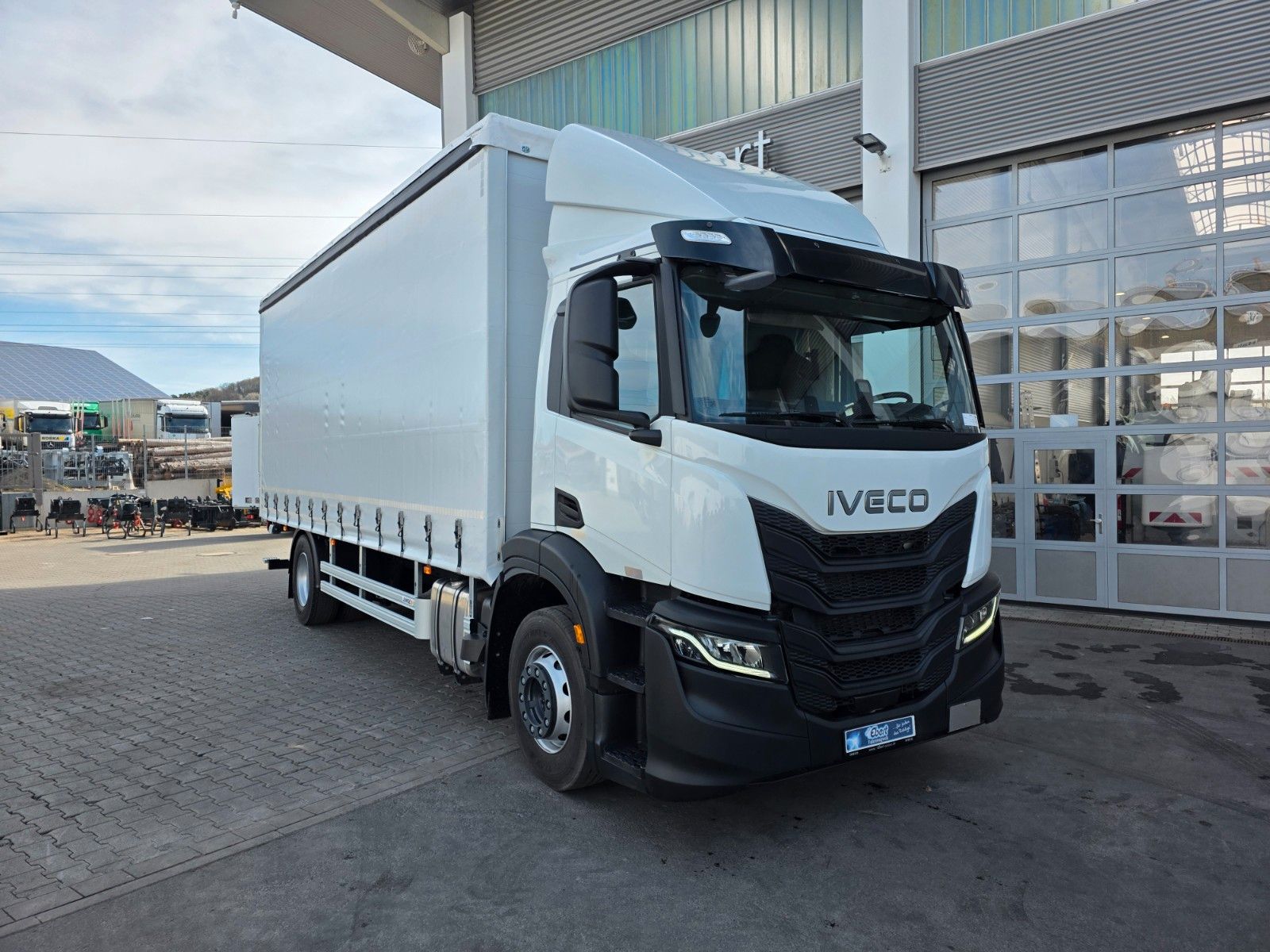 Fahrzeugabbildung Iveco S-Way AD190S40/P LBW Bär 2.000kg Spoiler