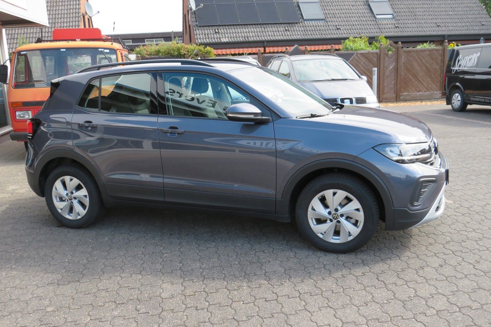 Fahrzeugabbildung Volkswagen T-Cross DSG ACC KAMERA NAVI SITZH LED APP GJ 1.H