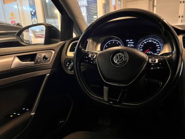 Volkswagen Golf - 6