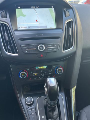 Fahrzeugabbildung Ford Focus 1.5 Autom.Titanium+Navi+Parkpilot+BT+SHZ+