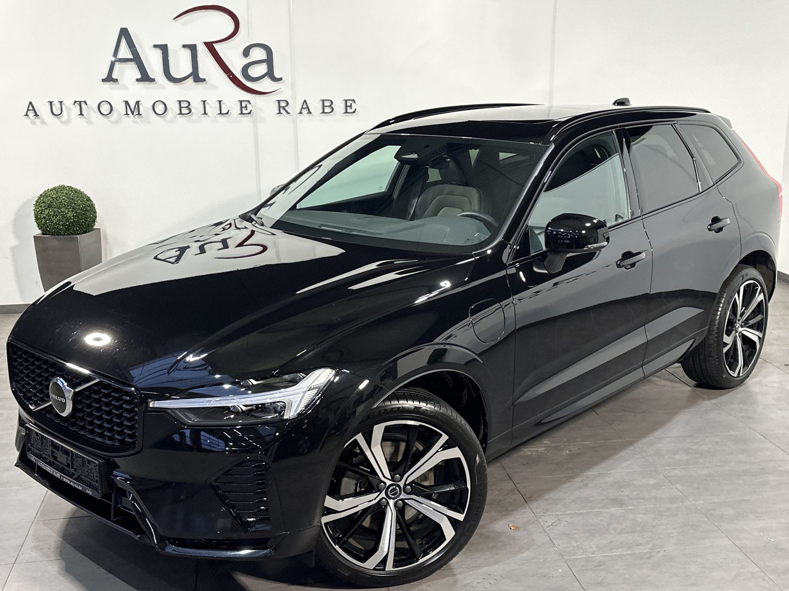 Fahrzeugabbildung Volvo XC60 T6 AWD Recharge Plus Dark NAV+LED+VCOCK+KAM