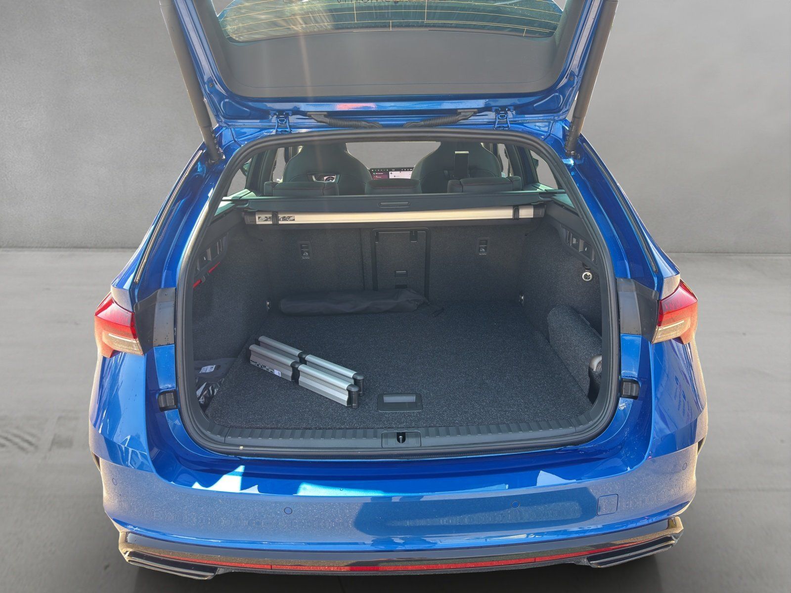 Fahrzeugabbildung SKODA Octavia Combi RS 2,0 TSI 195 kW DSG