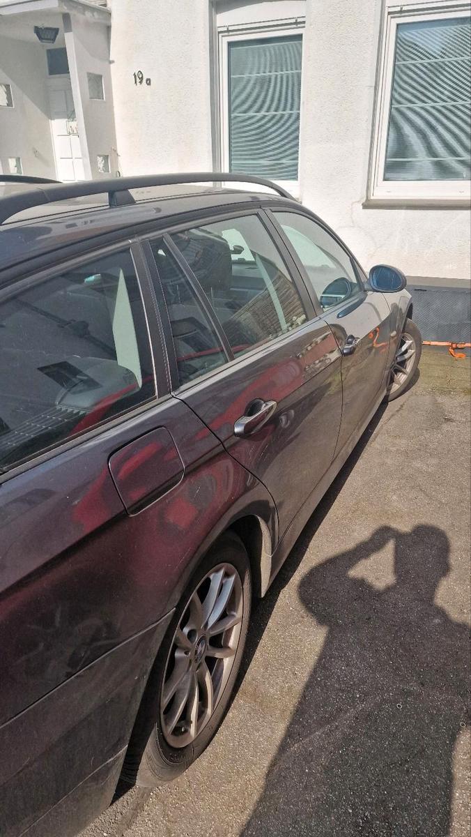 BMW 320 2008 — interior