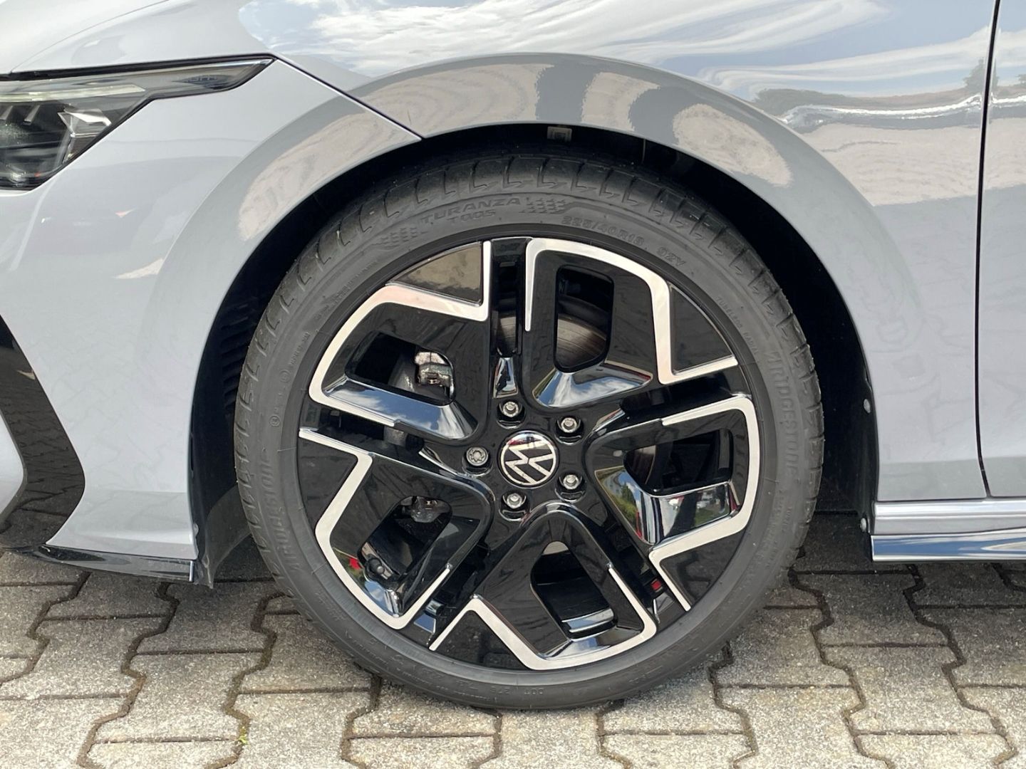 Golf VIII 1.5eTSI DSG R-Line AHK/Kamera/IQ.Light