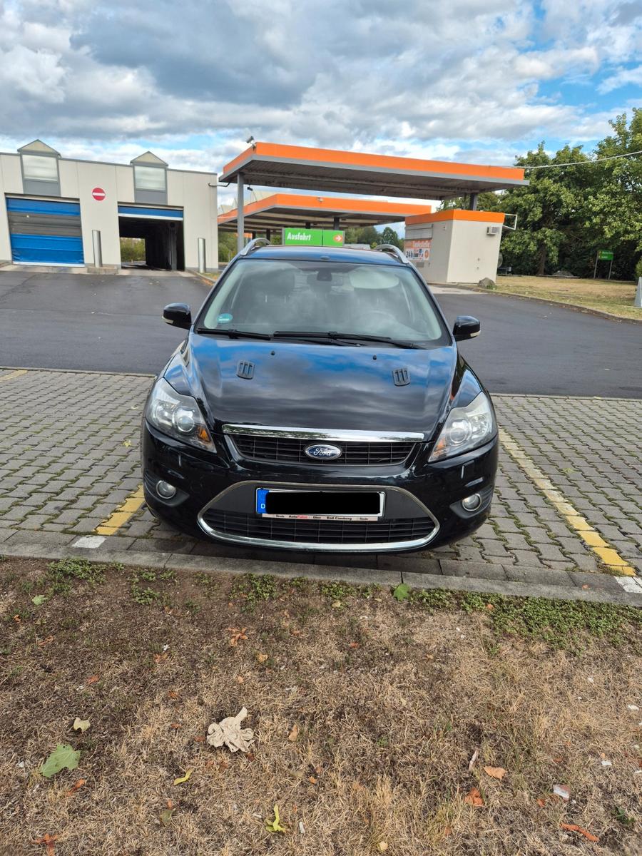 Ford Focus 2011 — салон