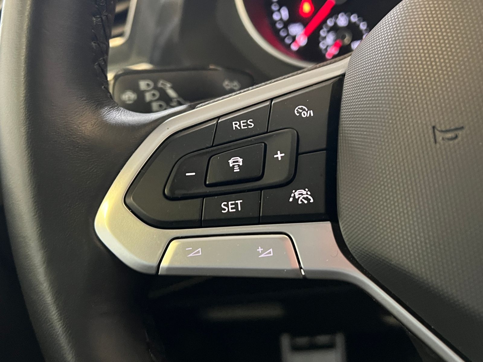 Fahrzeugabbildung Volkswagen Tiguan MOVE 1.5 TSI DSG *AHK, LED, Navi, 17'-LM*