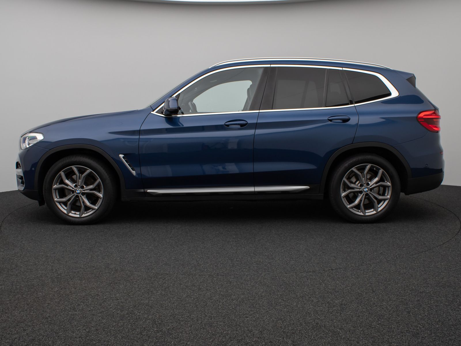 Fahrzeugabbildung BMW X3 xD20d xLine Kamera Panorama DAB HUD HiFi AHK