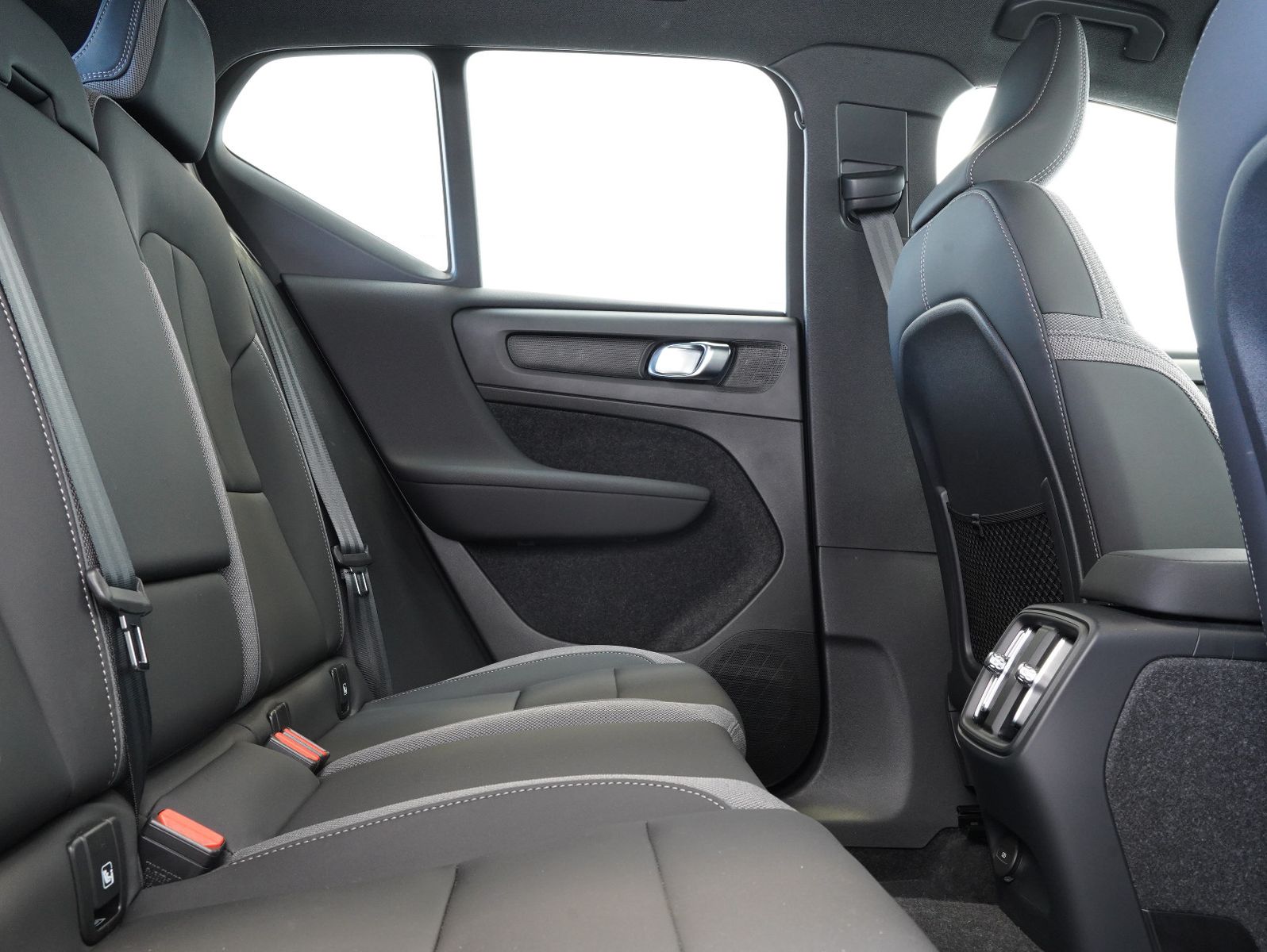 Fahrzeugabbildung Volvo XC40 Core Recharge Pure Electric AWD