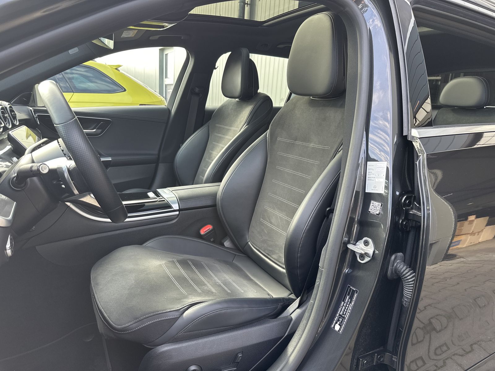 Fahrzeugabbildung Mercedes-Benz C 220d T AMG-Line NAV+LED+ACC+PANO+DISTRONIC+VC