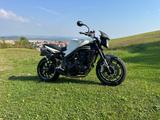 Triumph Speed Triple 1050 - TRIUMPH STREETFIGHTER