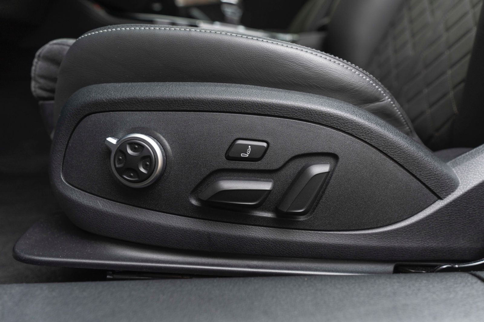 Fahrzeugabbildung Audi S5 TFSI SPORTBACK CARBON CARPLAY B&O MASSAGE 360