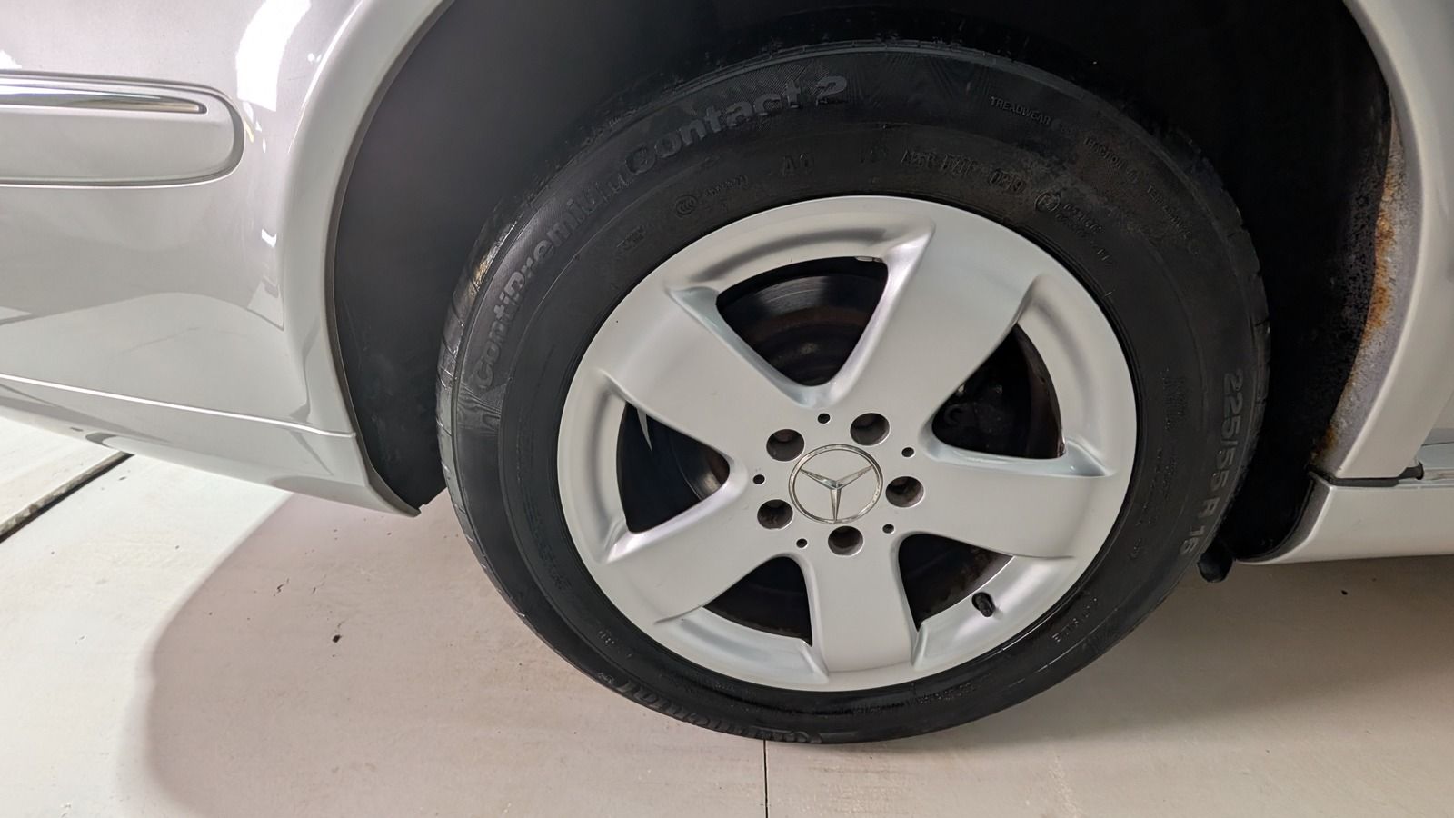 Fahrzeugabbildung Mercedes-Benz E 320 4Matic * Bi- Xenon * STHZ * Elegance