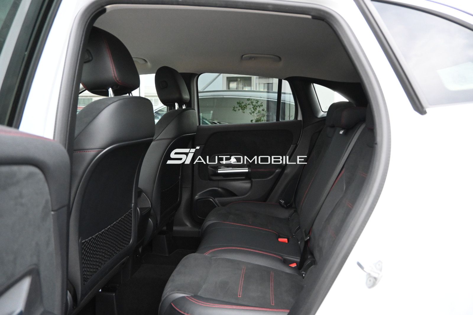 Fahrzeugabbildung Mercedes-Benz GLA 250 DCT AMG Line °DISTRONIC°HUD°STANDHEIZUNG