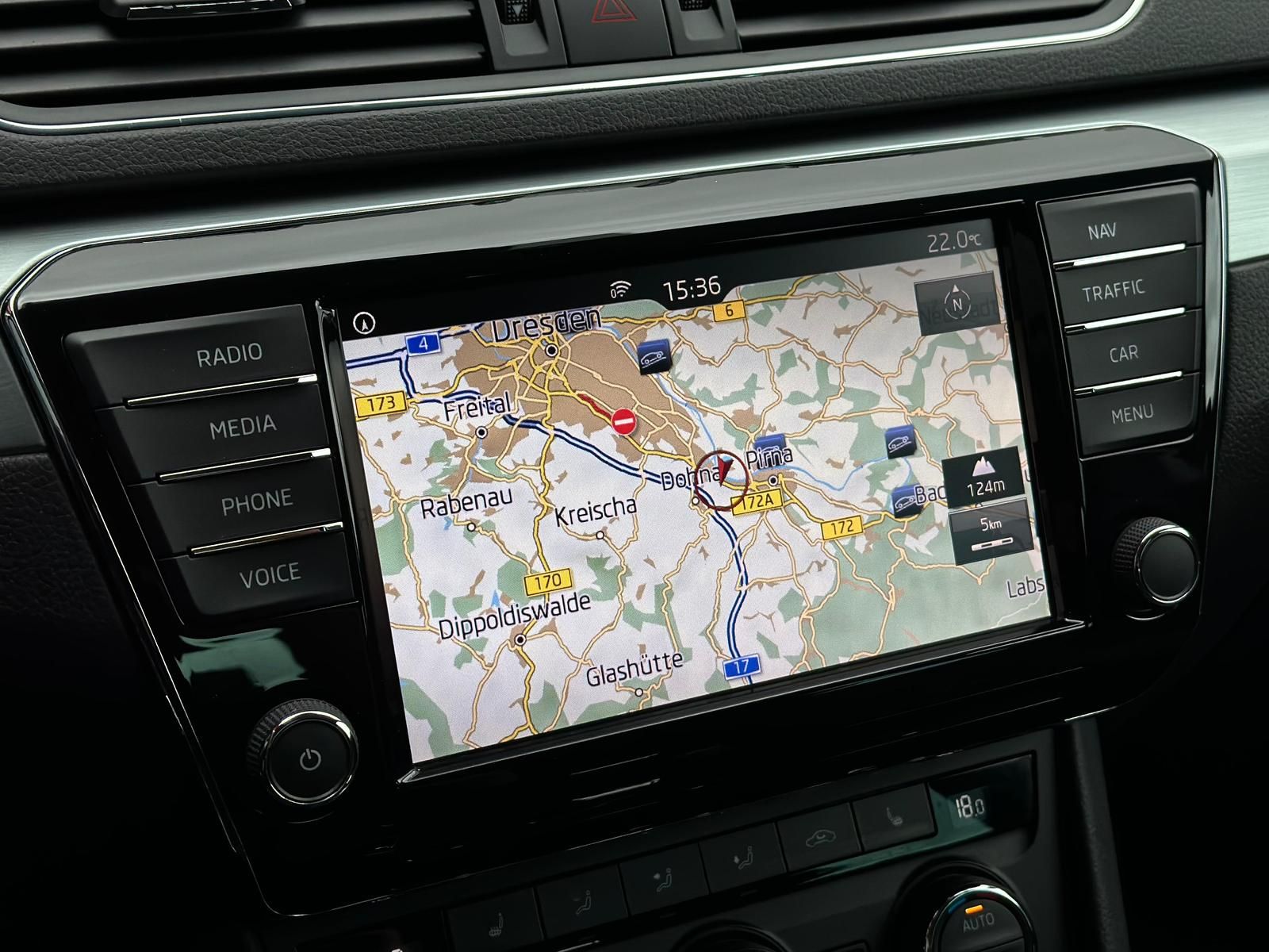 SKODA Superb 2.0TDI AMBITION COMBI 4x4* BIXEN#ACC#AHK - Image 12