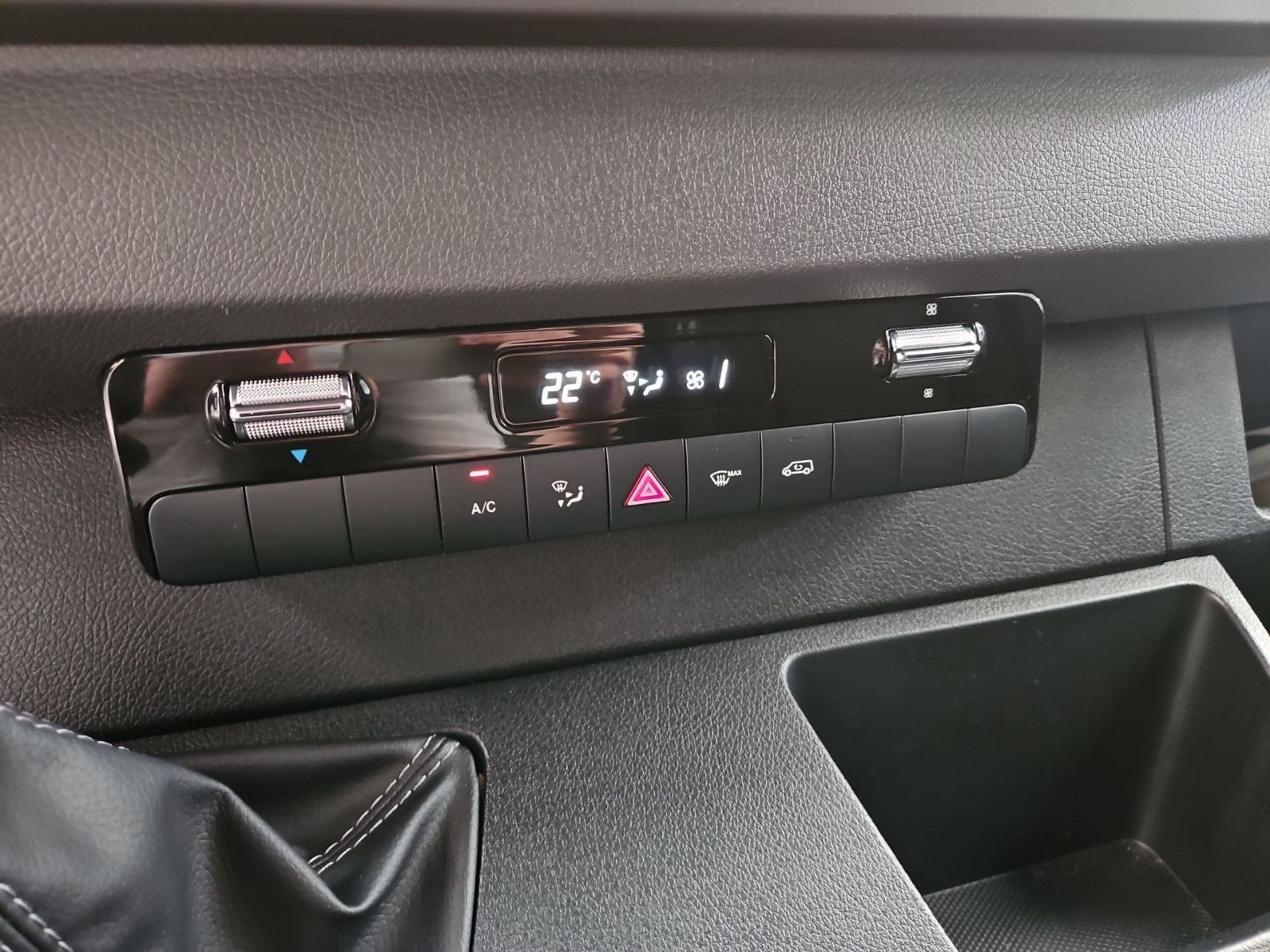 Fahrzeugabbildung Mercedes-Benz Sprinter 317 Kasten L2H2 3,5t AHK PTS RFK MBUX